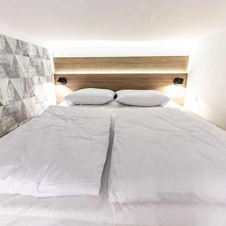 Zeus Design Apartments Виена Стая снимка